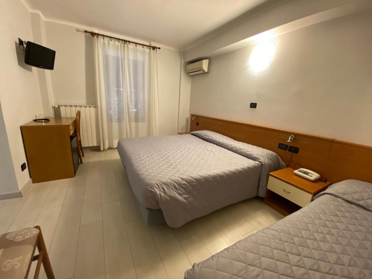 Hotel Fiorenza & Banksia Meuble Αλάσιο Εξωτερικό φωτογραφία