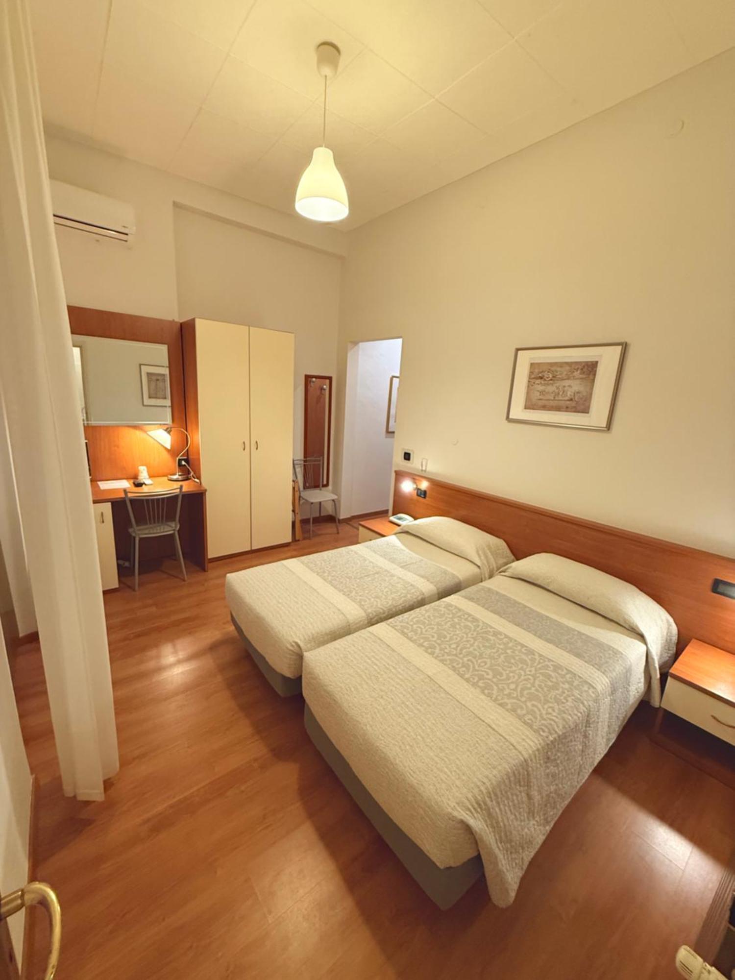 Hotel Fiorenza & Banksia Meuble Αλάσιο Εξωτερικό φωτογραφία