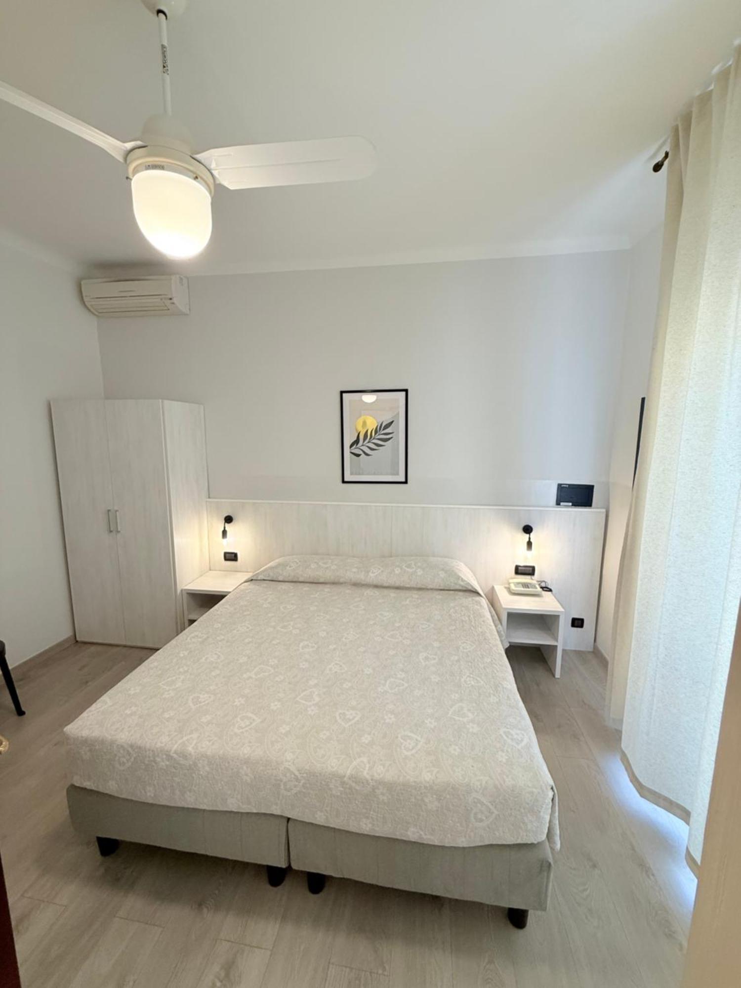 Hotel Fiorenza & Banksia Meuble Αλάσιο Εξωτερικό φωτογραφία