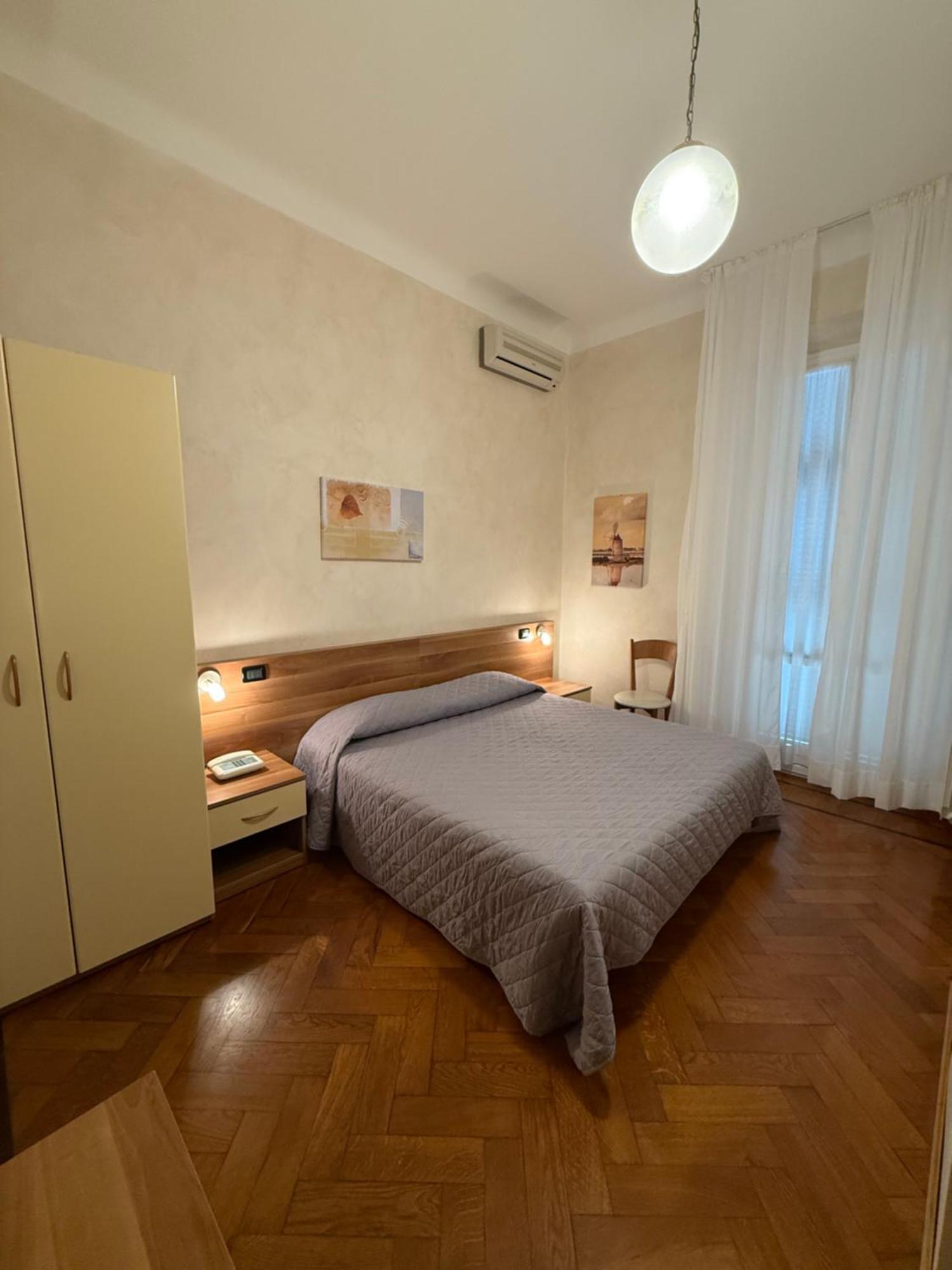Hotel Fiorenza & Banksia Meuble Αλάσιο Εξωτερικό φωτογραφία